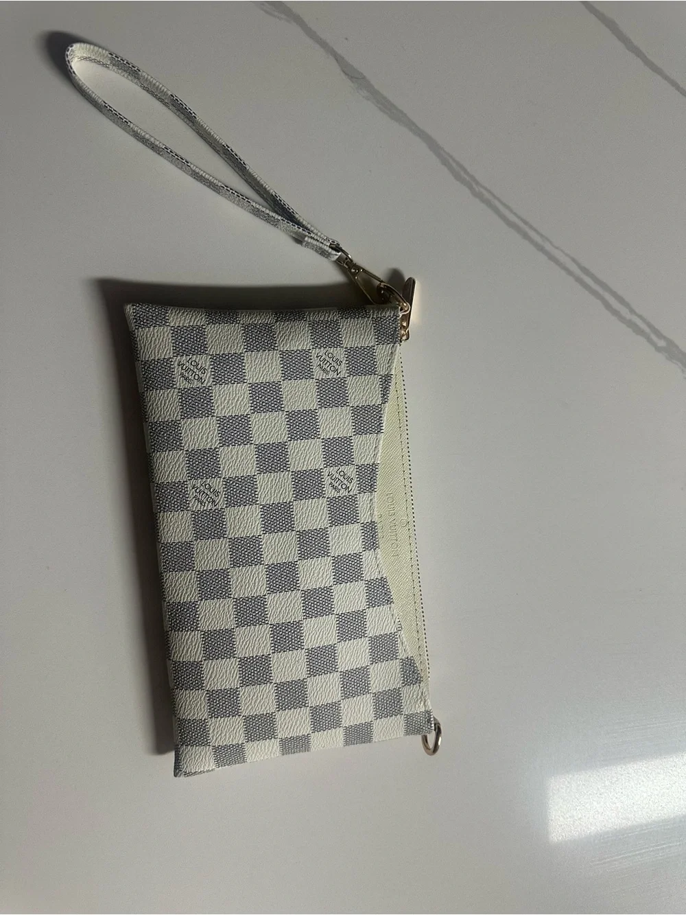 Source Unknown Gray and White Checkered Wristlet